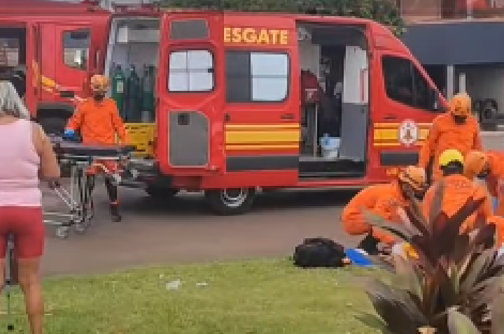Acidente entre moto e ônibus deixa duas pessoas feridas próximo ao bairro São José, em Barra do Garças
