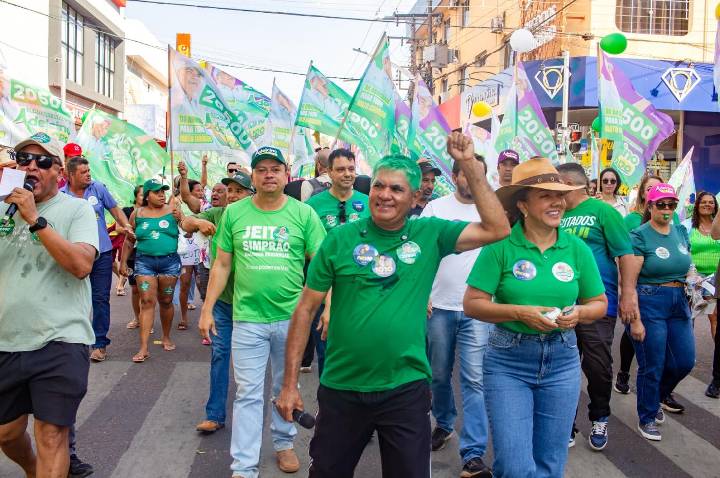 Adelcino percorre Centro de Barra do Garças e reforça defesa por representatividade da Grande Barra