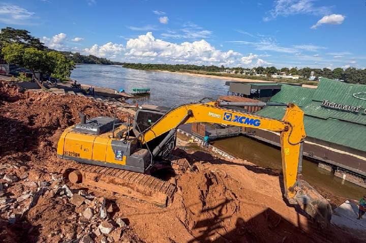 Após 26 anos, flutuante do Porto do Baé é transferido para novo ponto em Barra do Garças
