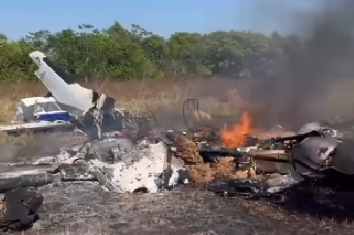 Avião Cessna 402 cai em fazenda de Água Boa e três vítimas são encontradas