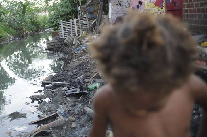 Brasil: 30 milhões de crianças estão expostas aos riscos climáticos 