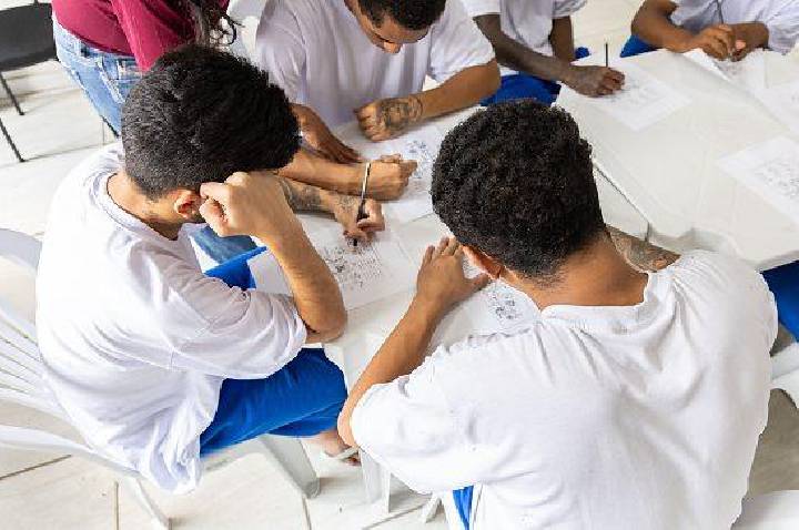 CCJ aprova PEC que reduz maioridade penal para 16 anos em crimes graves
