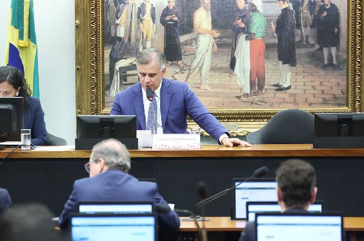 CCJ da Câmara aprova fim da aposentadoria como punição para juízes