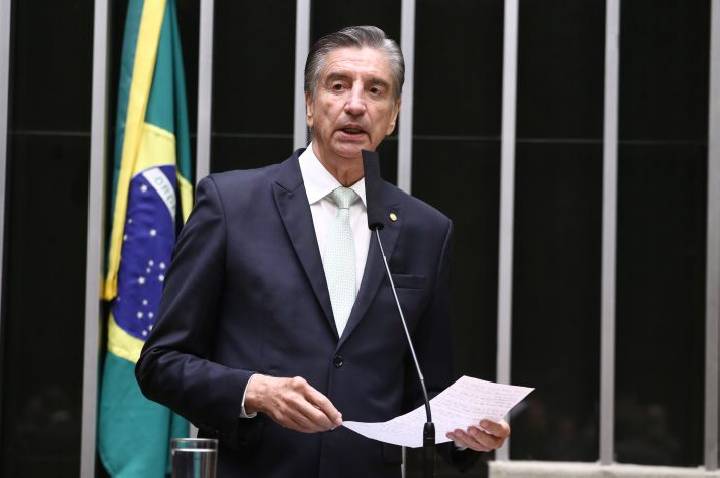Comissão aprova ações de conscientização contra a adultização infantil