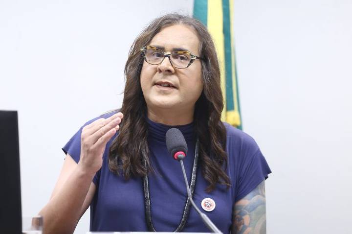 Comissão aprova política nacional para ampliar educação de jovens e adultos