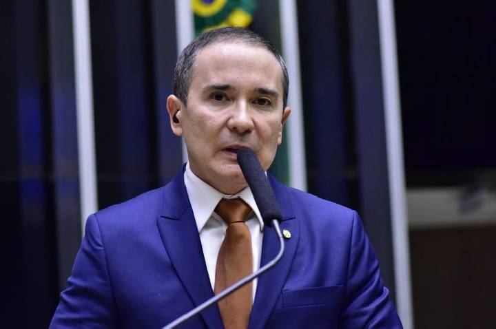 Comissão de Educação aprova proposta que prioriza recursos para escolas inclusivas