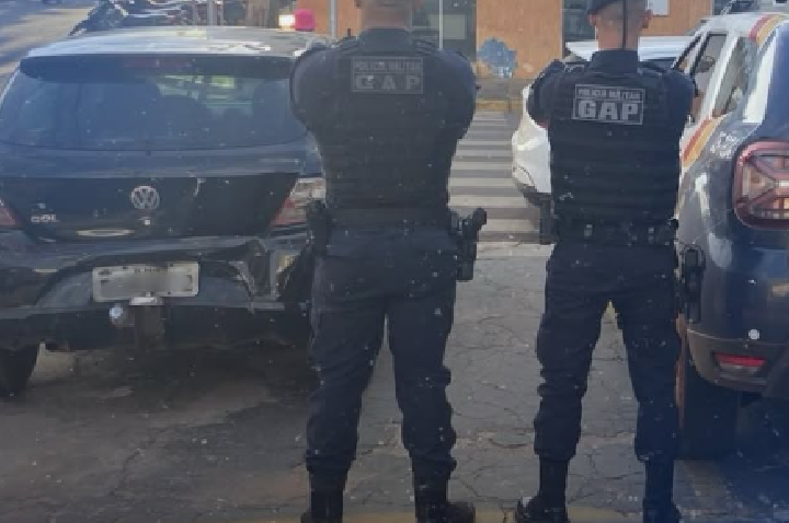 Grupo de Apoio recupera carro furtado e conduz dois suspeitos em Barra do Garças