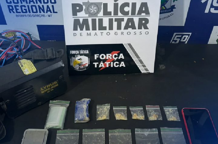 Homem é preso com drogas e materiais usados no tráfico em prédio abandonado de Barra do Garças