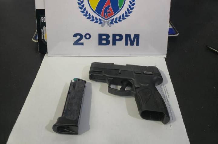 Homem é preso com pistola 9mm furtada durante abordagem em Barra do Garças