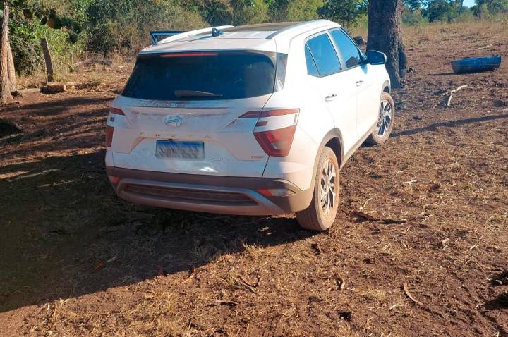 Horas após assalto, Polícia Militar recupera carro roubado e pertences da vítima em General Carneiro