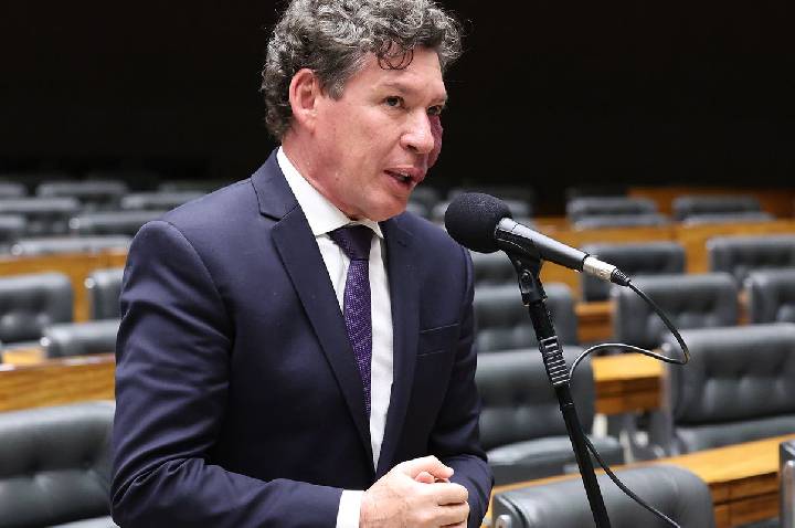 Hugo Motta indica presidente da comissão da MP da Taxa das Blusinhas