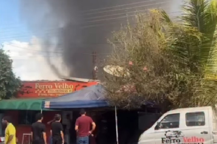 Incêndio atinge oficina em Barra do Garças e mobiliza Corpo de Bombeiros