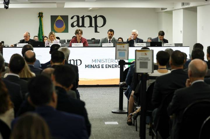 Leilão da ANP arrecada R$ 3 bilhões com a venda de 49 blocos