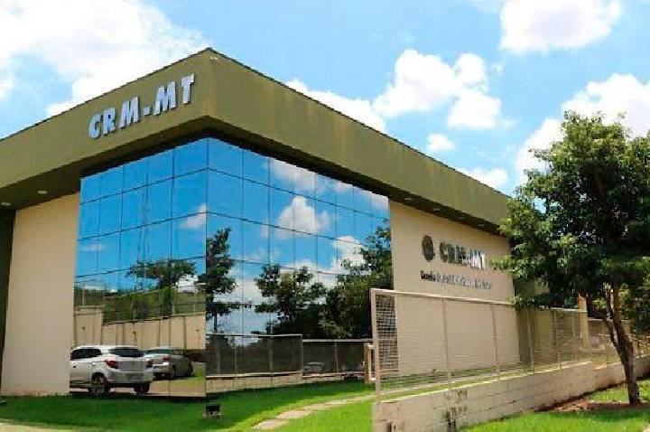 Médico é indiciado após denúncias de complicações em cirurgias plásticas em Barra do Garças