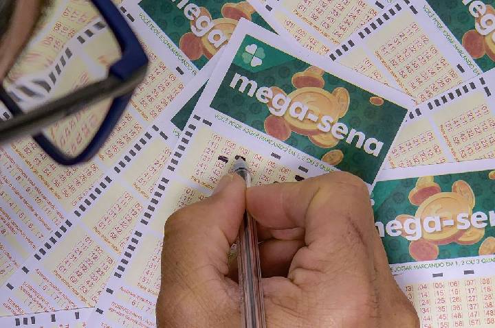 Mega-Sena acumula e prêmio principal vai para R$ 33 milhões