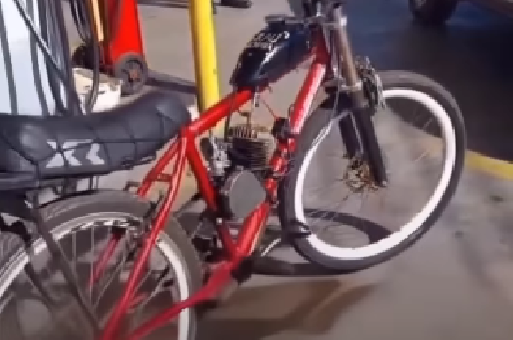 Menor tenta incendiar bicicleta motorizada e é contido por PM em Barra do Garças