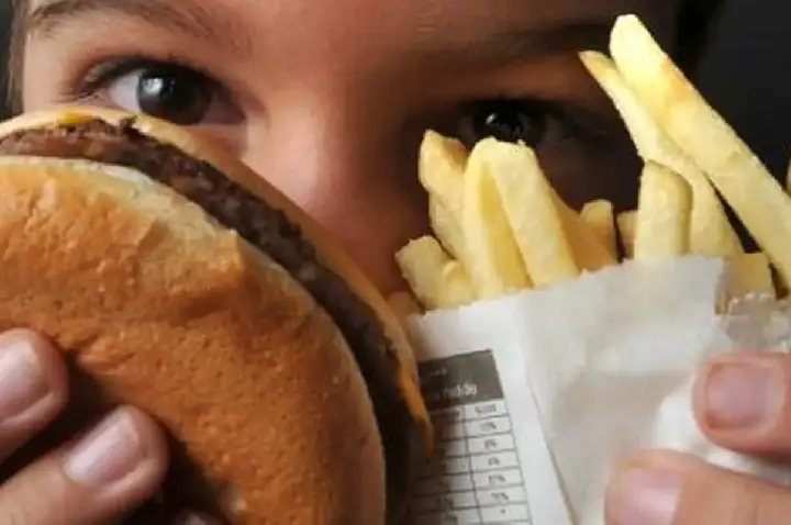 OMS lança guia para enfrentar obesidade em crianças e adolescentes