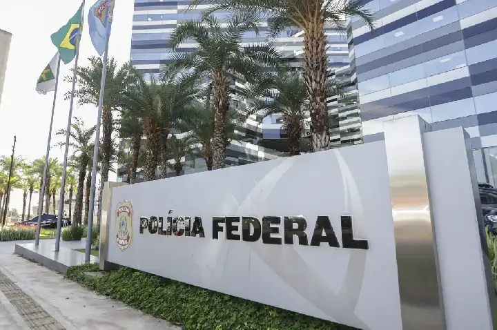 PF envia a Gilmar e Zanin íntegra de material do celular de Vorcaro