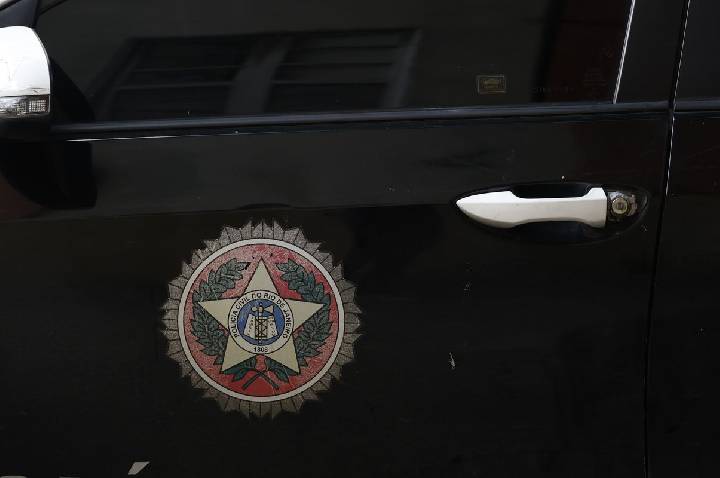 Polícia investiga ligação de policiais com facção criminosa