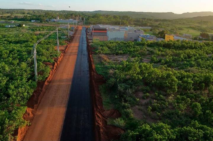 Prefeitura de Barra do Garças inicia nova etapa de pavimentação na rua de acesso à escola Federico Toscani