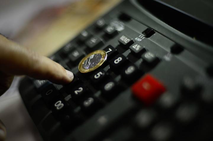Prévia da inflação oficial fica em 0,06% em julho, diz IBGE
