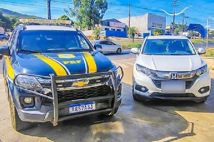 PRF recupera veículo com registro de roubo na BR-070 em Barra do Garças