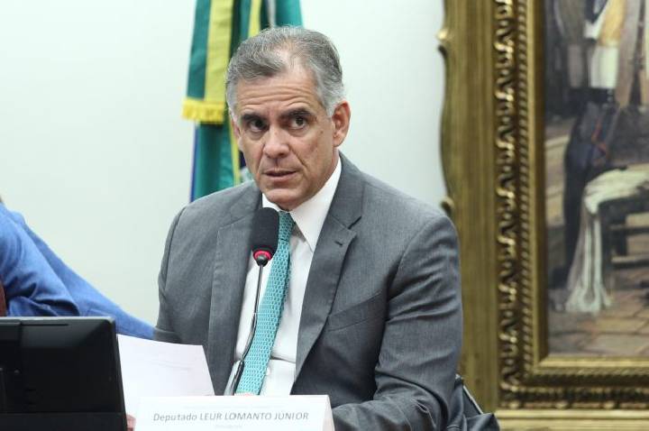 Projeto regulamenta registro digital de direitos sobre imóveis