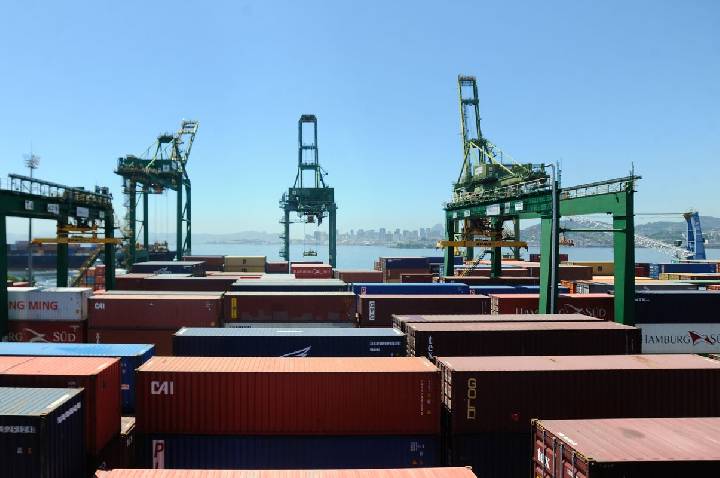 Tarifaço deve ter efeito limitado na balança comercial brasileira