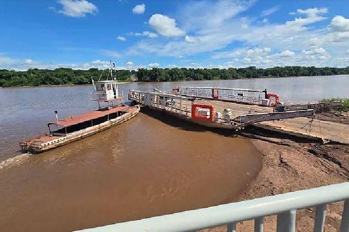 Travessia de balsa entre Araguaiana e Registro do Araguaia é suspensa por tempo indeterminado