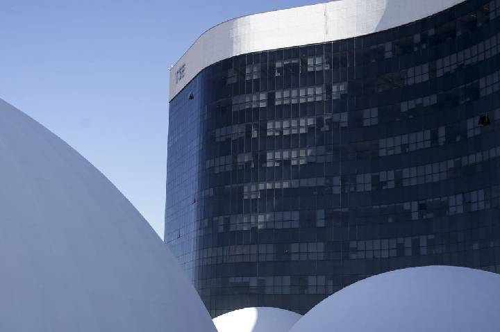 TSE cassa mandato do governador de Roraima e determina novas eleições