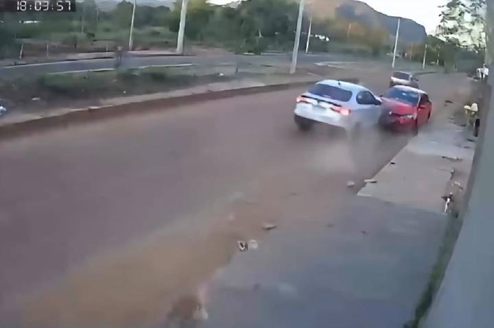 VÍDEO: criança é atingida após carro ser arremessado durante acidente em Barra do Garças