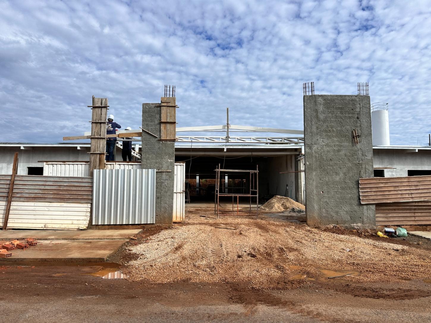 Reconstrução da antiga Escola Dom José Selva segue avançando em Barra do Garças
