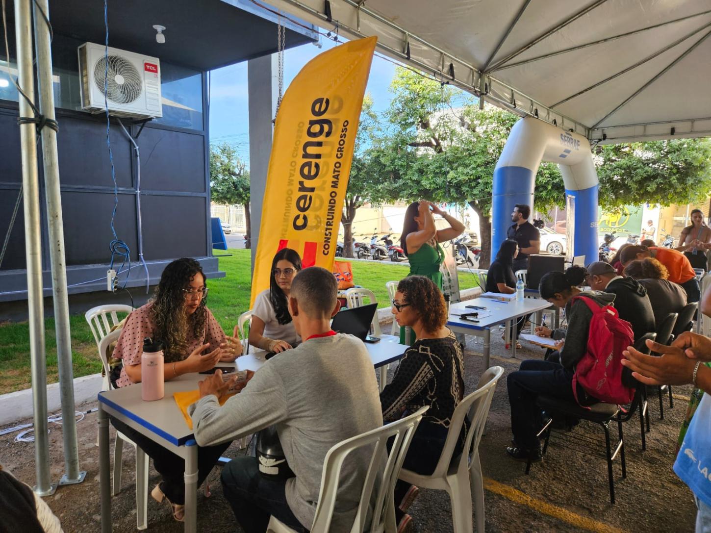 Mutirão de emprego atrai centenas de pessoas em Barra do Garças