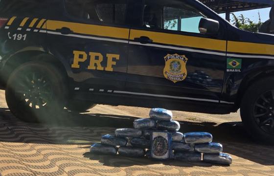 Casal é preso com 16 kg de skunk em fiscalização da PRF em Alto Garças