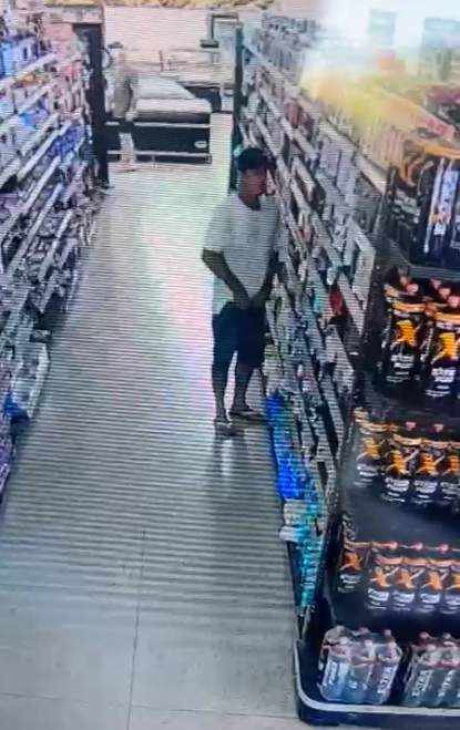 Homem é flagrado furtando desodorantes em supermercado de Aragarças (GO)