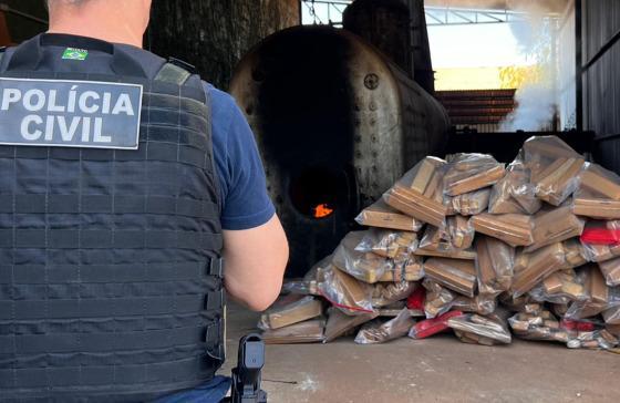 Polícia Civil incinera mais de 900 kg de maconha apreendidos em operação contra facção em Rondonópolis
