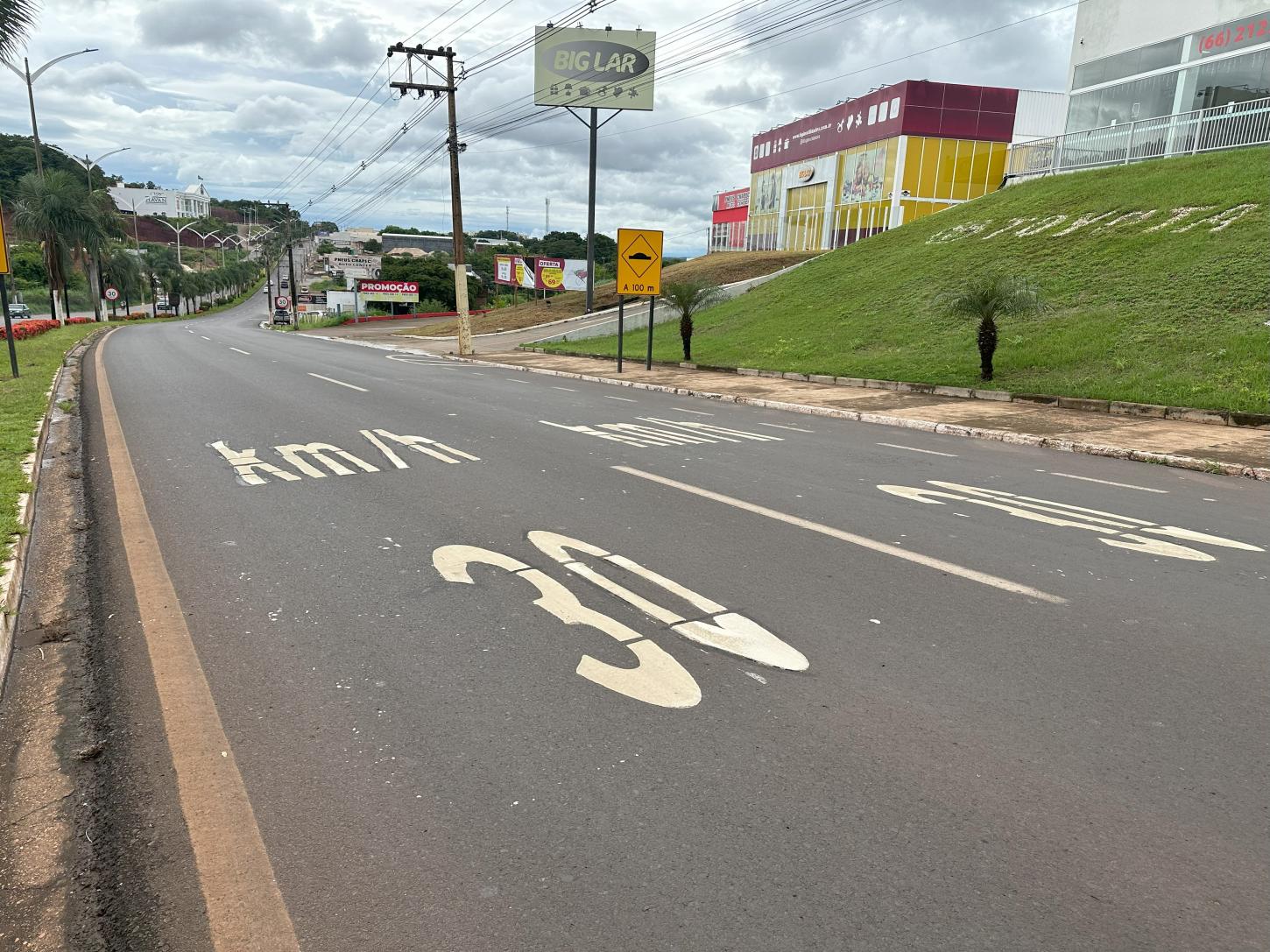 Prefeitura remove quebra-molas instalados pelo DNIT na principal avenida de Barra do Garças