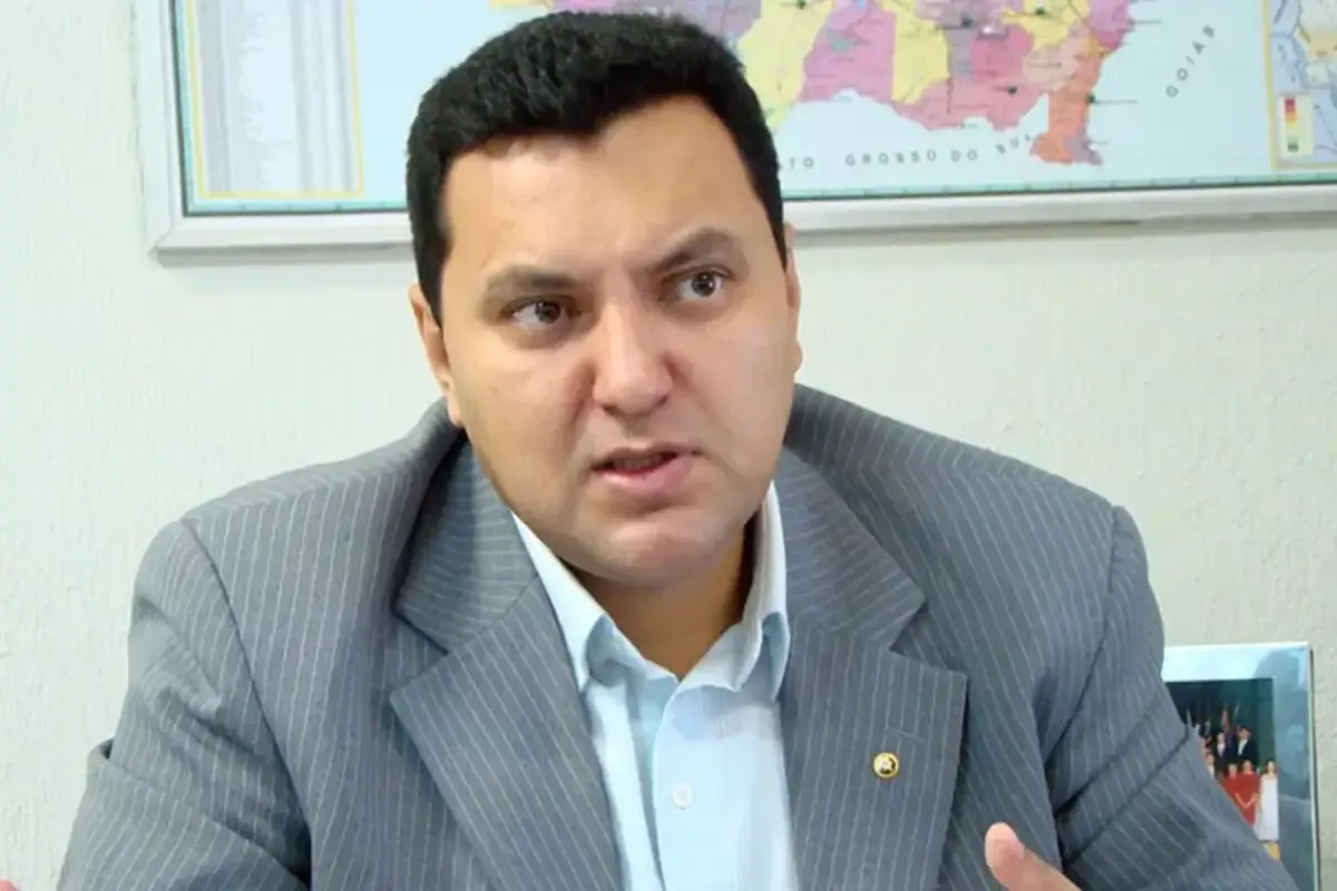 Ex-defensor-geral de MT é condenado a 10 anos por fraude com voos fantasmas