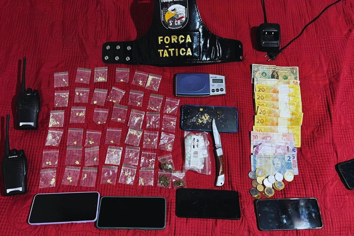 Força Tática desarticula ponto de distribuição de drogas e prende quatro em Barra do Garças