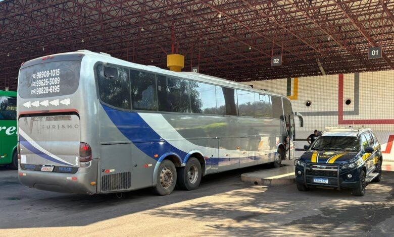 PRF intercepta três ônibus realizando transporte clandestino em Barra do Garças