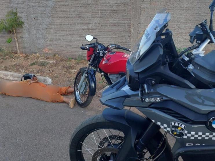 Suspeito é preso sem CNH apoś fugir da PM em Barra do Garças