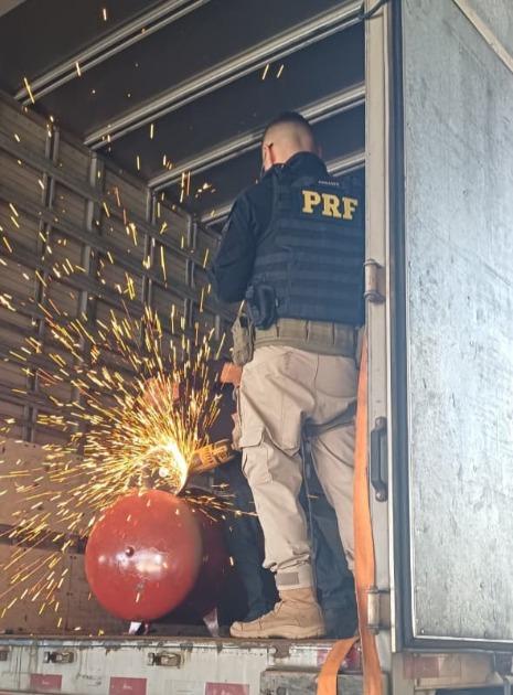 PRF apreende 80 kg de super maconha em Barra do Garças