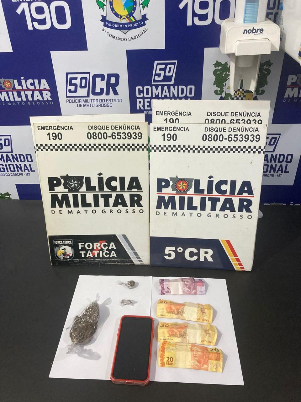 Força Tática apreende drogas e detém mulher suspeita de tráfico no bairro Novo Horizonte