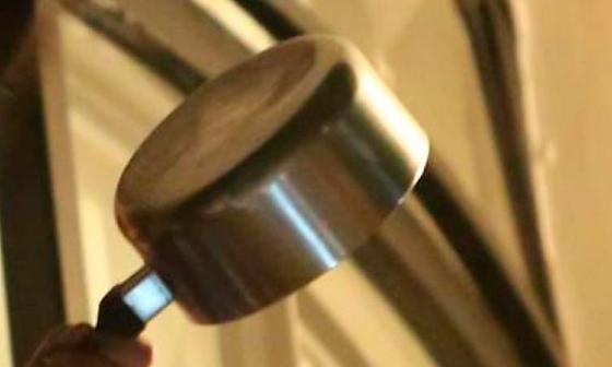 Mulher é ferida na cabeça após ser atingida com panela durante briga por ciúmes em Barra do Garças