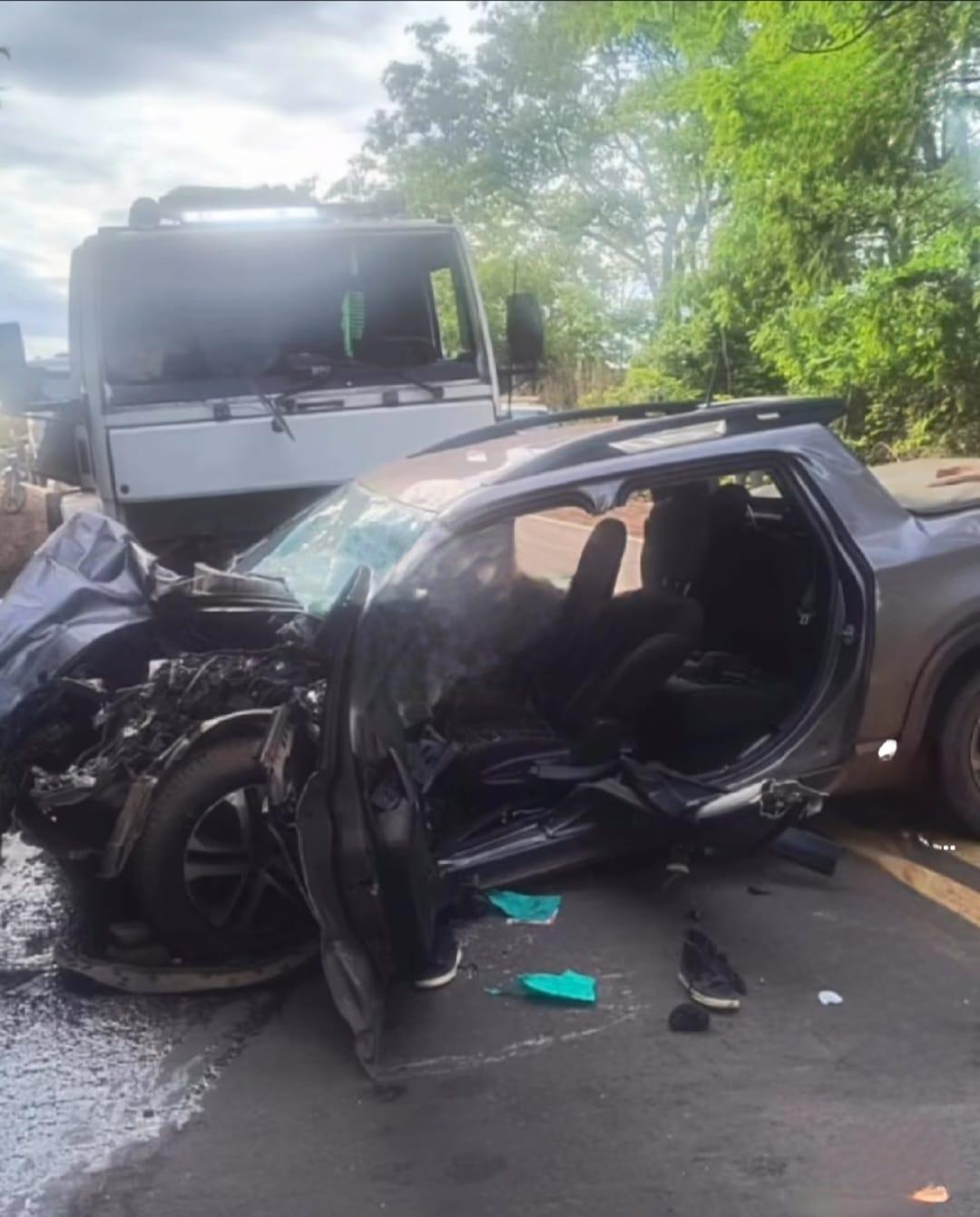 Homem de 31 anos fica ferido após colisão frontal entre carro e caminhão na BR-070 em Barra do Garças.