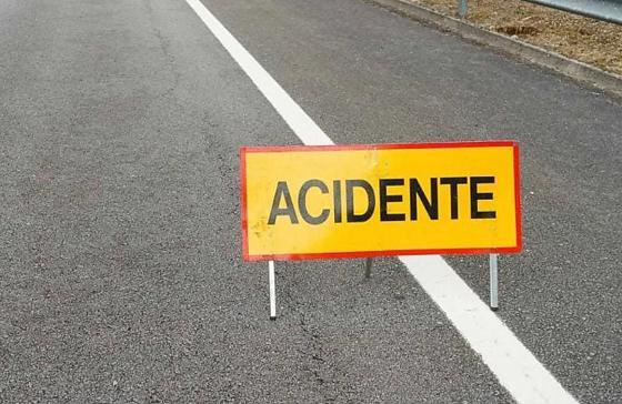 Mulher morre após colisão entre moto e caminhão na BR-158; homem fica gravemente ferido