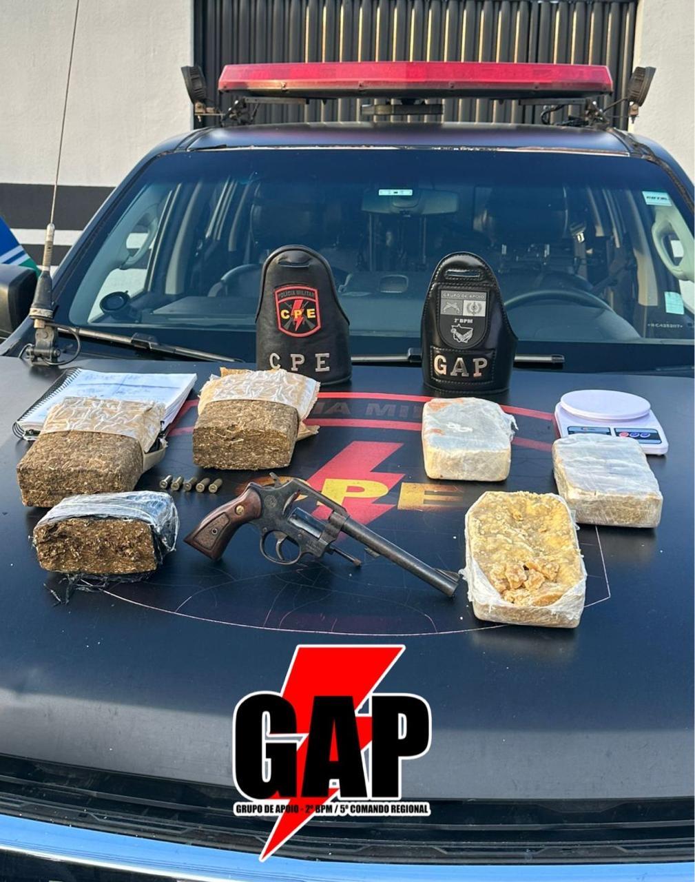 Ação entre polícias de MT e GO apreende drogas e arma de fogo em Aragarças