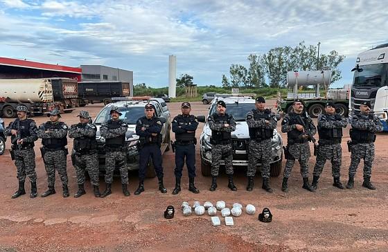 Polícia Militar apreende mais de 8 kg de drogas em ônibus que vinha de MS para Barra do Garças