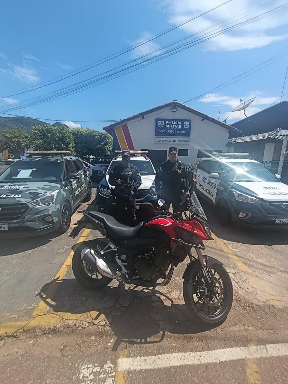 Polícia prende suspeito e recupera moto roubada em Barra do Garças