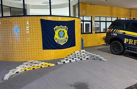 PRF apreende mais de 60 kg de drogas na BR-070 em Barra do Garças